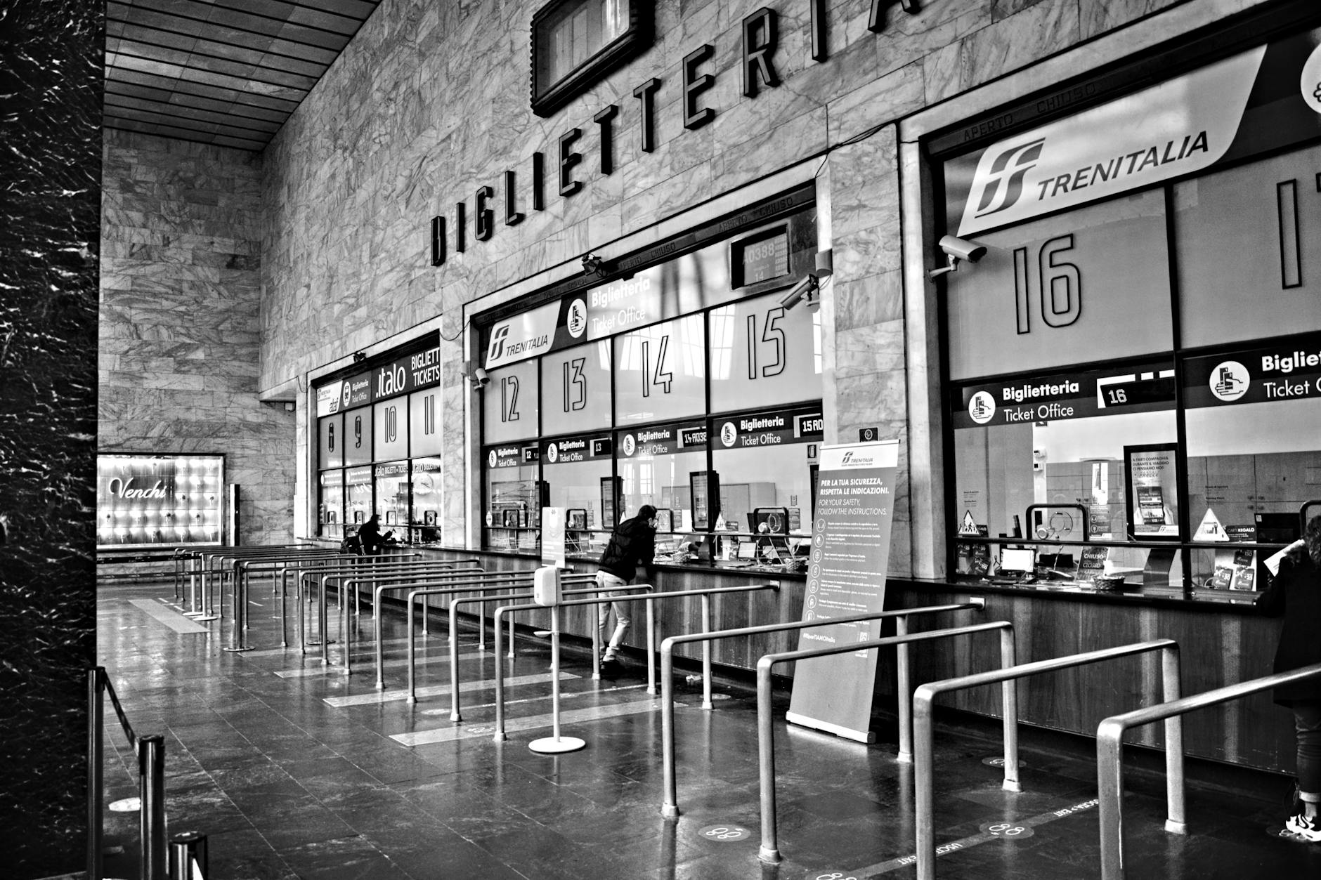 성수기 입장료 변동 구조 분석