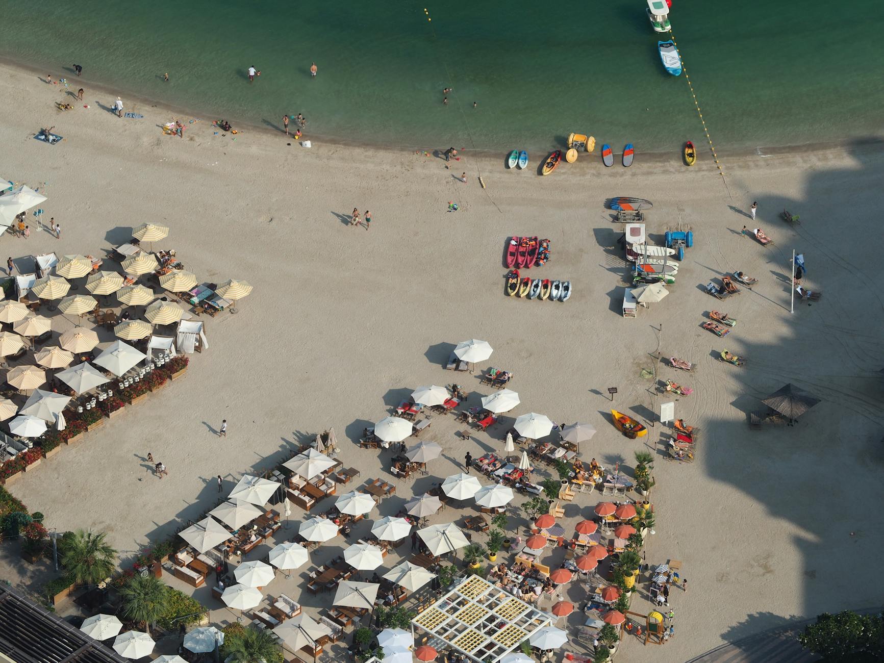 성수기 vs 비수기 숙소 가격 상승률 분석 